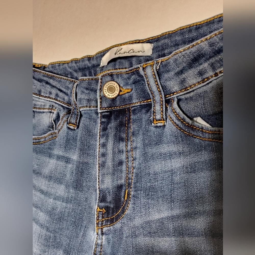 KanCan denim jeans. Estilo style. Distressed raw hem. Rose pattern. - Picture 5 of 13